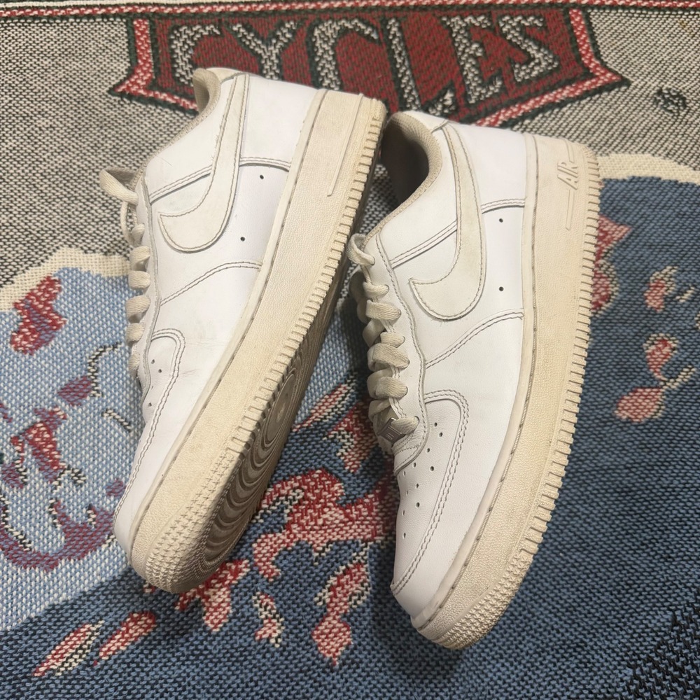 Nike Air Force 1 07 Low Triple White Leather Sneakers 
 Mens 6.5